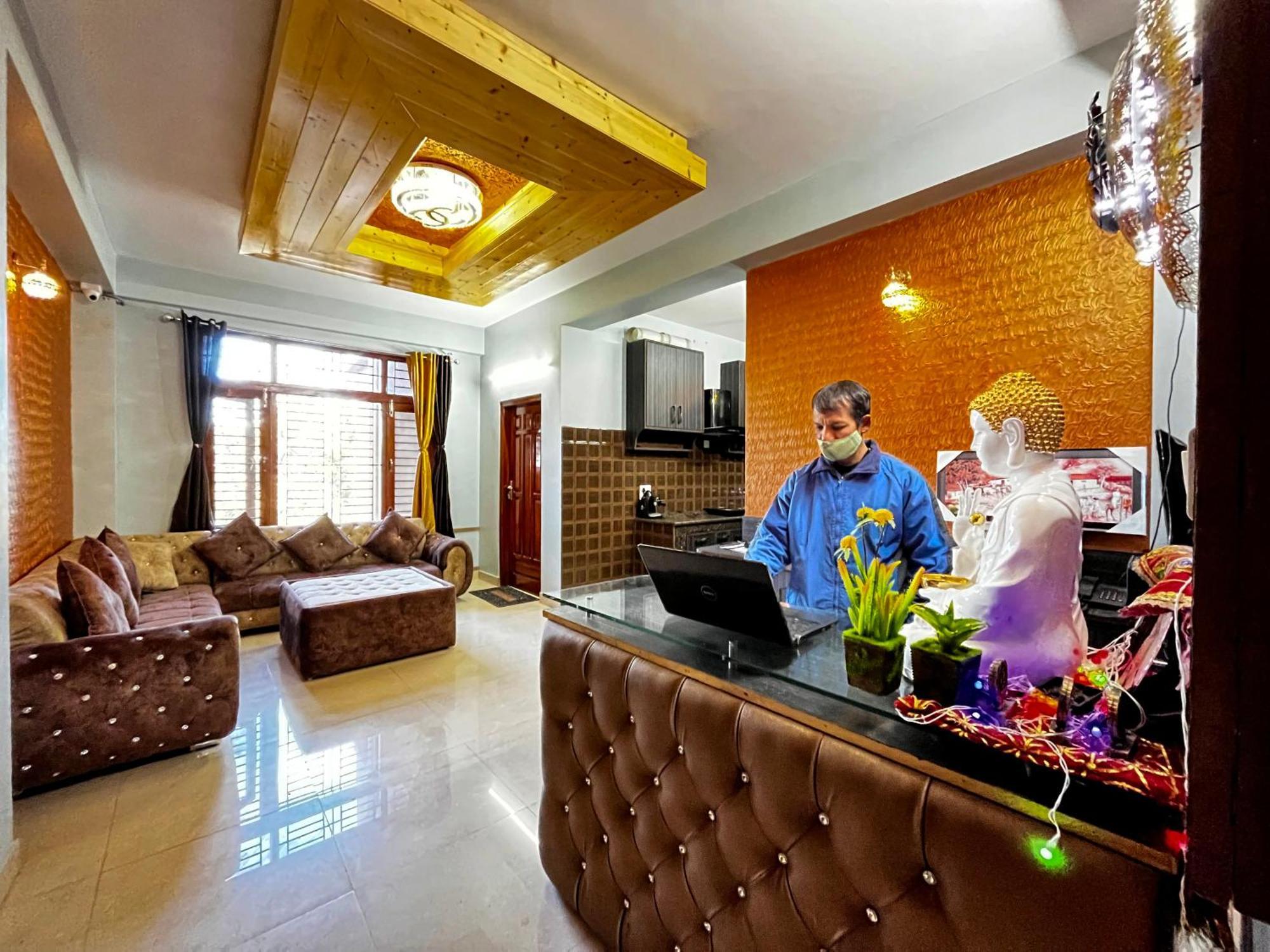 Puri'S Bnb Шимла Экстерьер фото