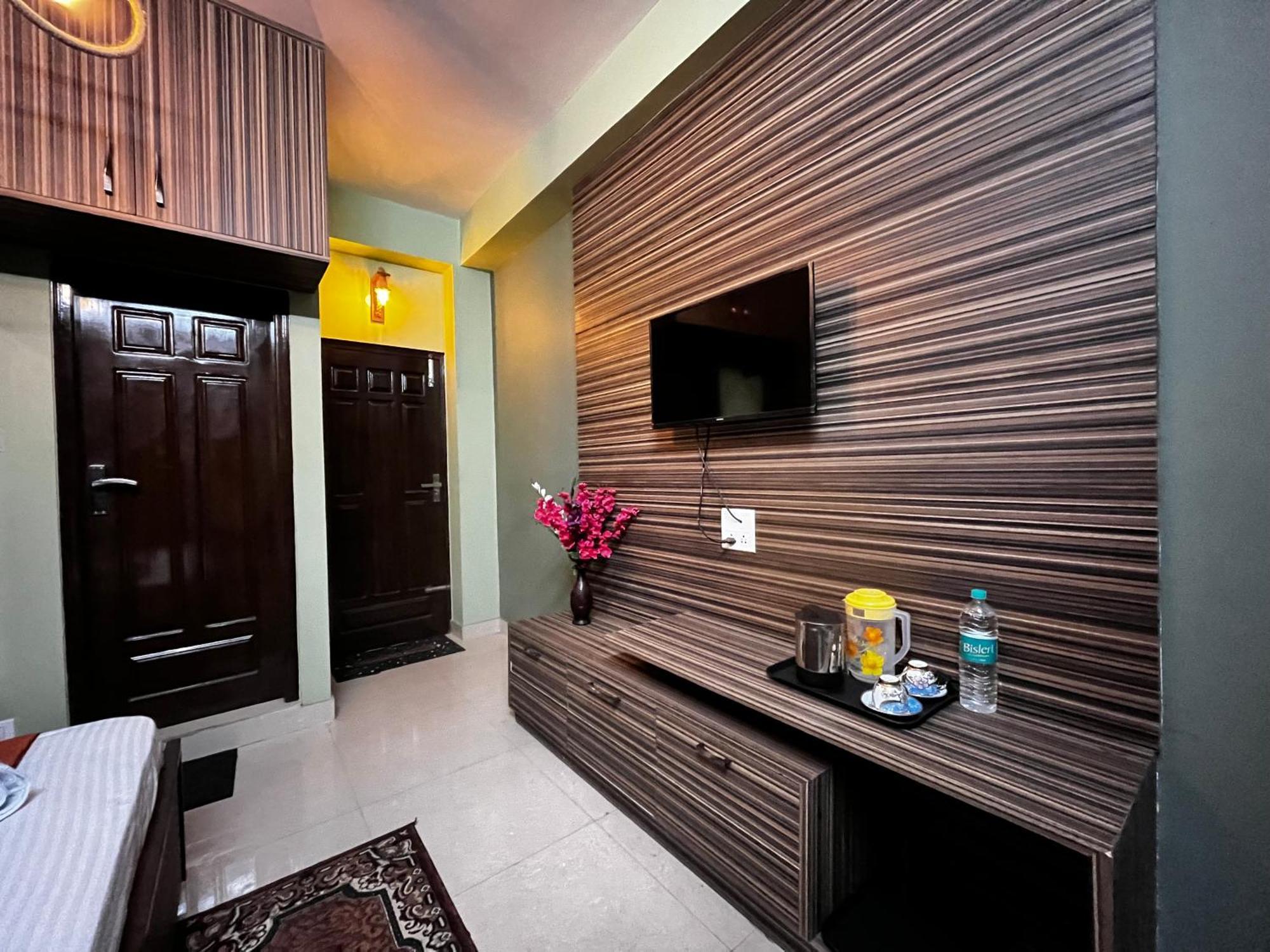 Puri'S Bnb Шимла Экстерьер фото