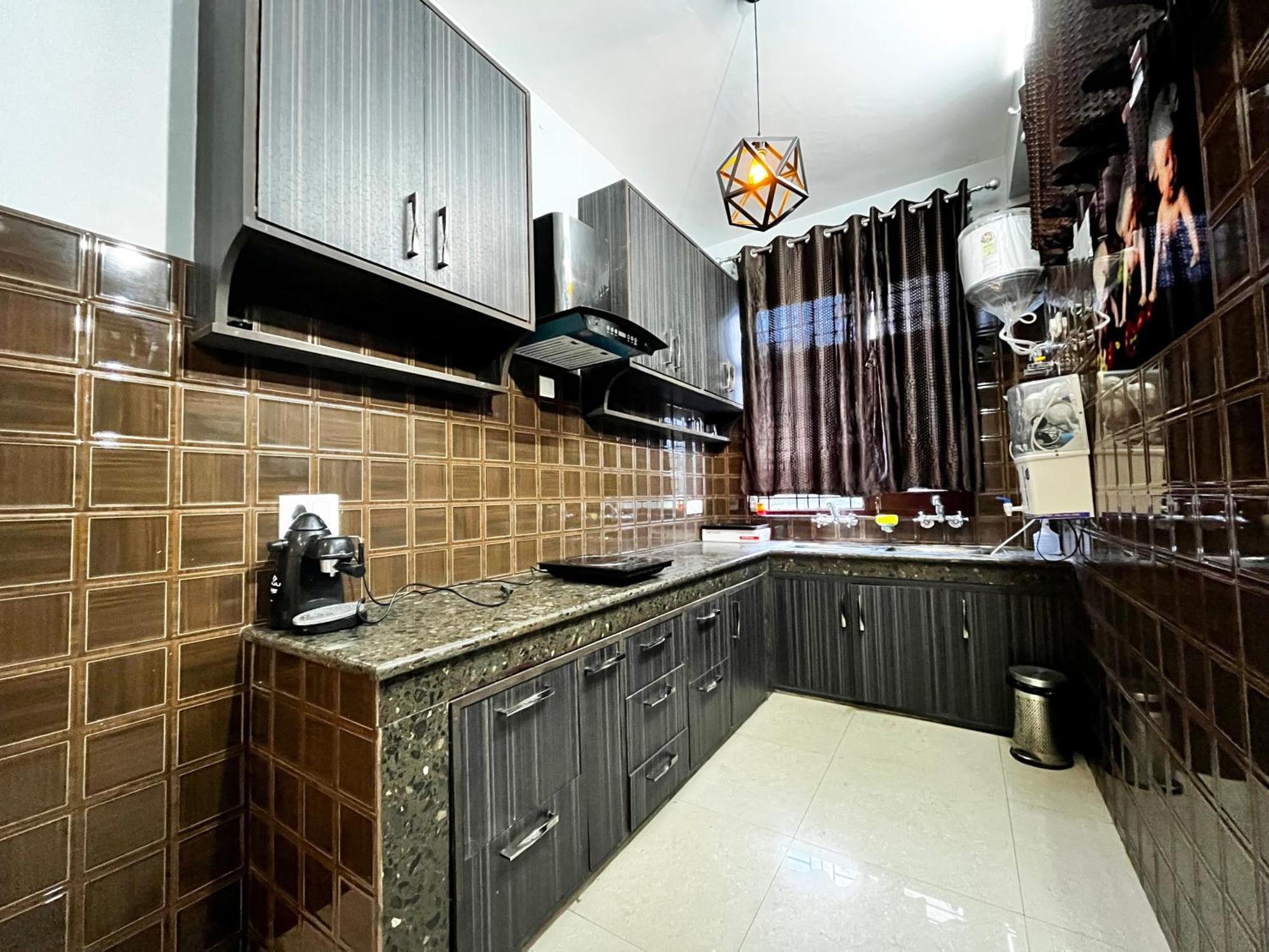 Puri'S Bnb Шимла Экстерьер фото