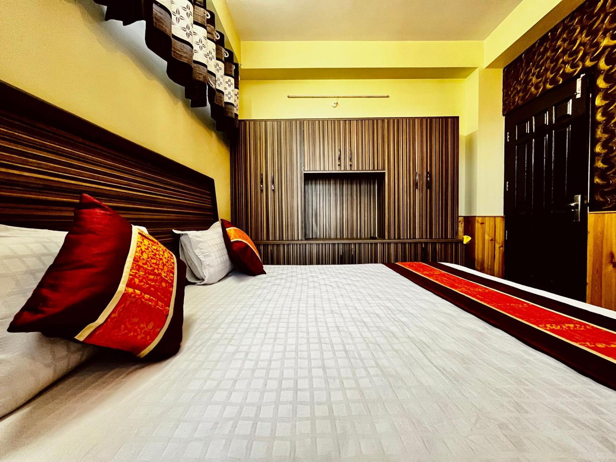 Puri'S Bnb Шимла Экстерьер фото