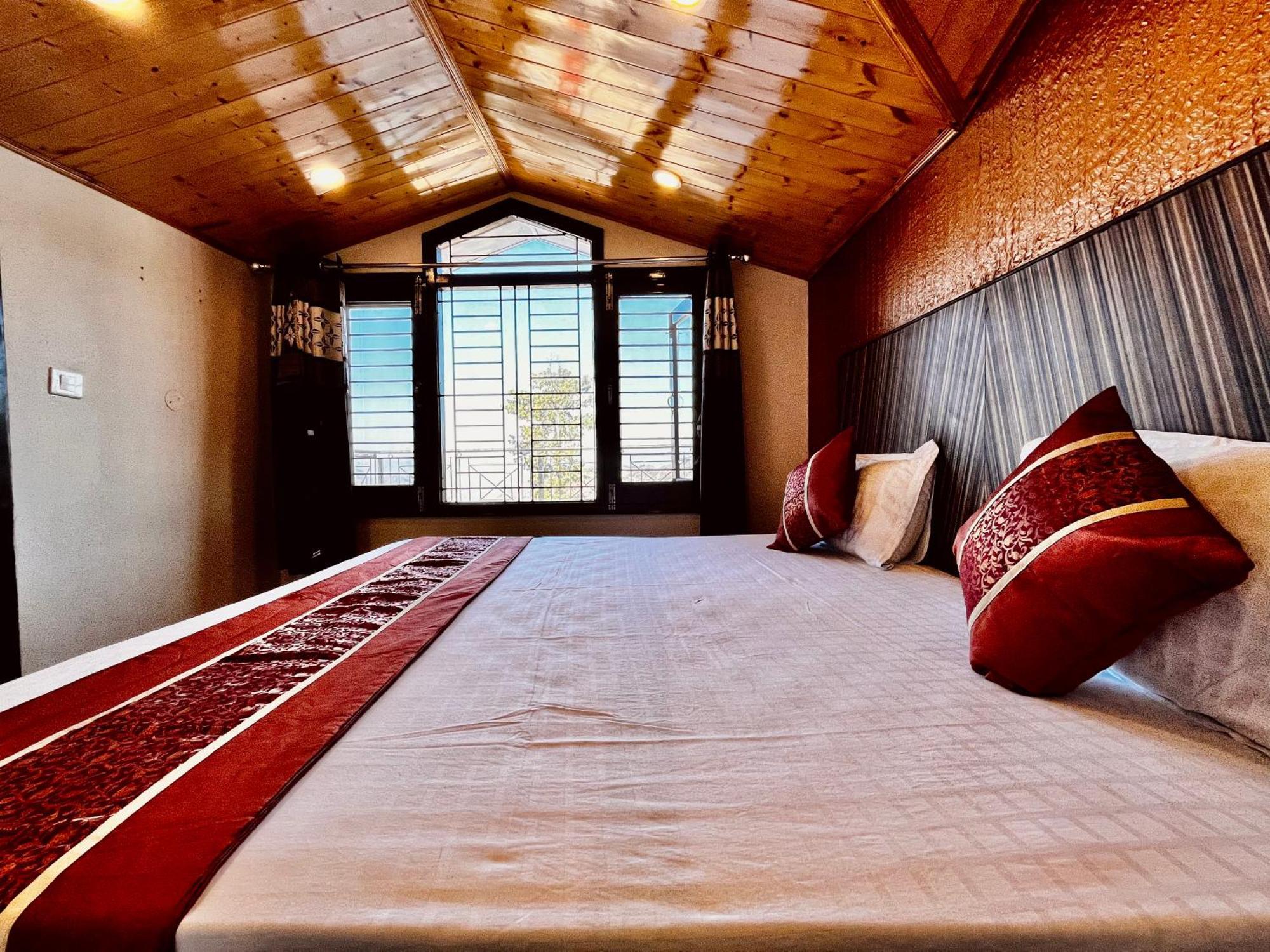 Puri'S Bnb Шимла Экстерьер фото