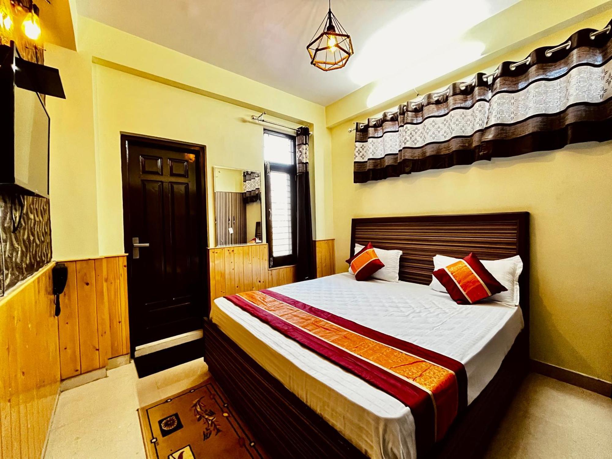 Puri'S Bnb Шимла Экстерьер фото