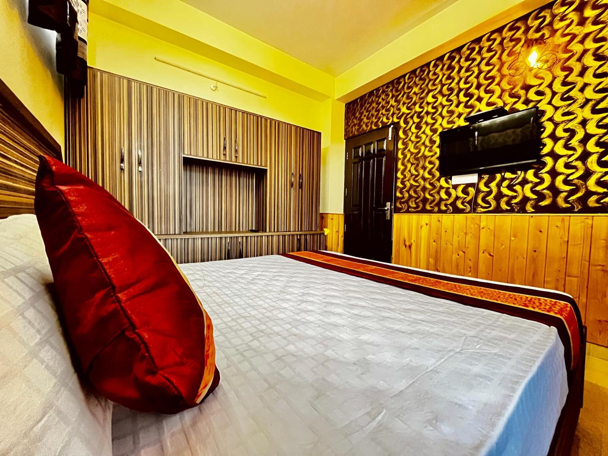 Puri'S Bnb Шимла Экстерьер фото